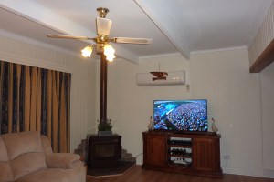 The heat pump looks much better on white walls. The Eagle was only temporary for today's football final.